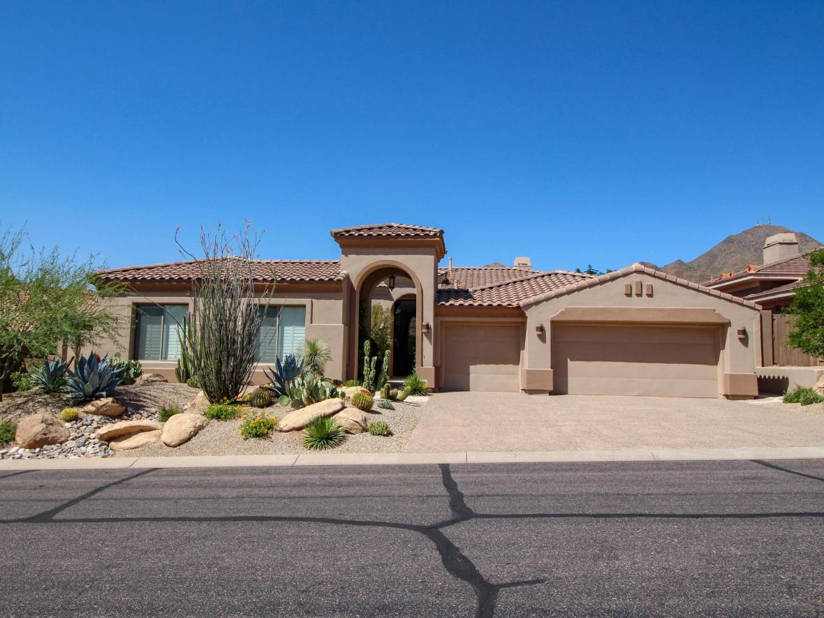 Home in Arizona without solar panels