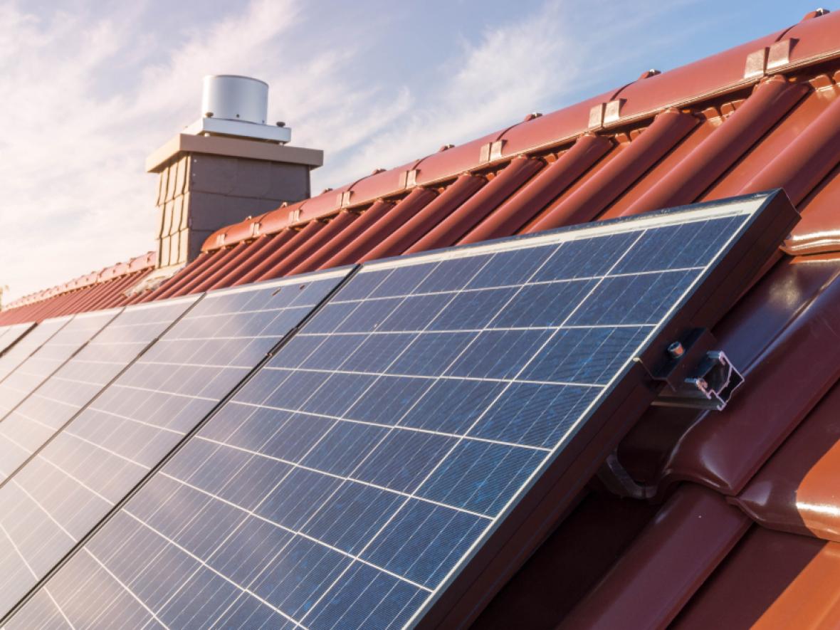 Home in New Phoenix AZ with solar panels